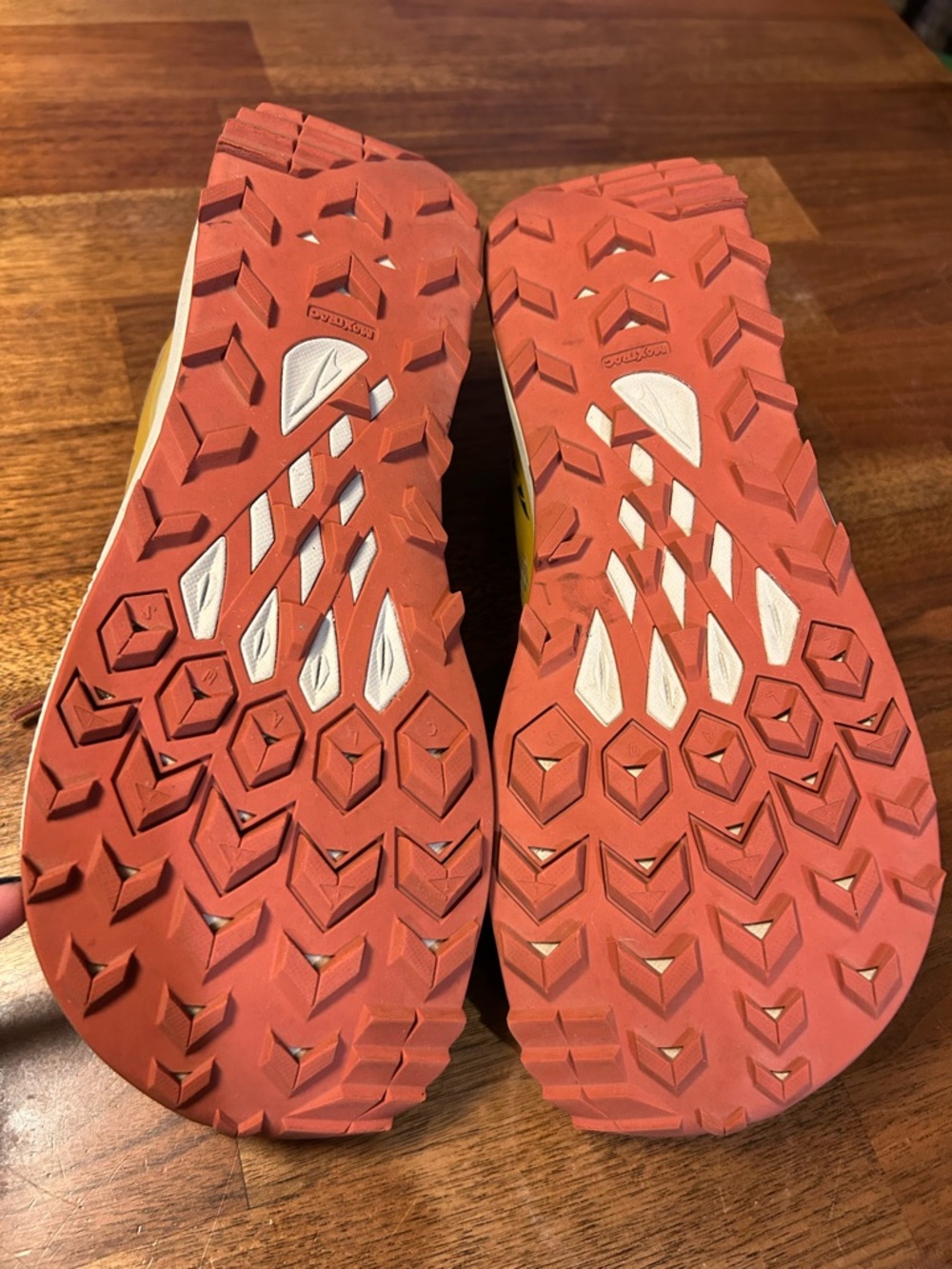 ALTRA Lone Peak 7 - M8/W9.5 Gold Trail Runner with Pink Laces & Sole - Picture 6 of 12